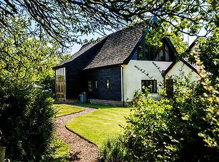 Отель Oak Farm Barn Beyton Экстерьер фото