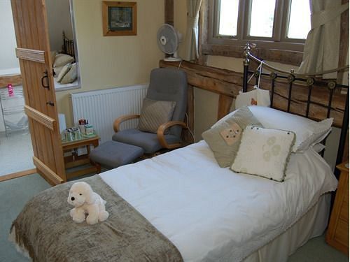 Отель Oak Farm Barn Beyton Экстерьер фото